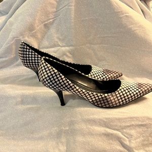 Nine W. shoes. 8 1/2 medium. Cloth material. Excellent condition!